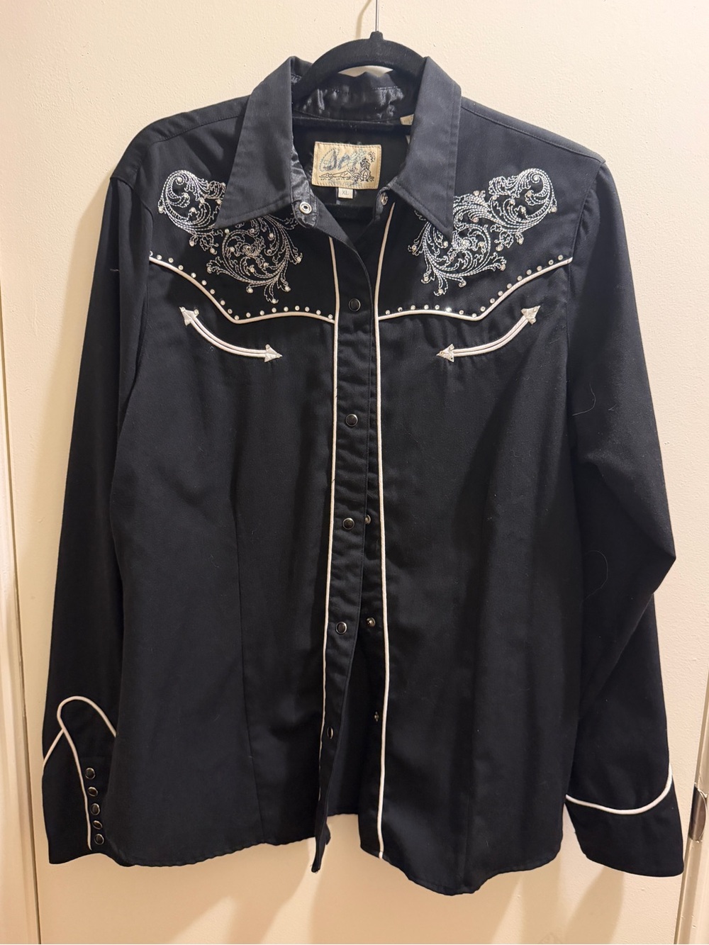 Ladies Western Embroidered Pearl Snap Shirt - Black